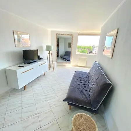 Spacieux 65m2, Avec Piscine Et Parking Frejus
