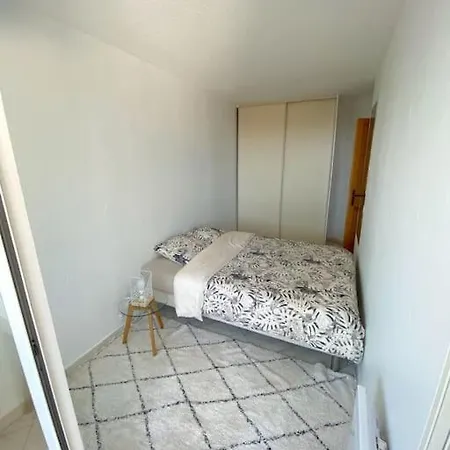 Апартаменты Spacieux 65m2, Avec Piscine Et Parking *