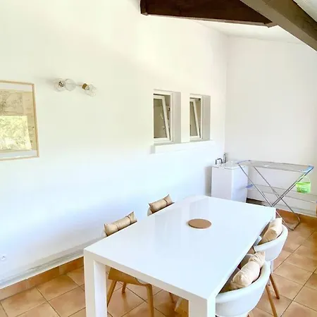 Апартаменты Spacieux 65m2, Avec Piscine Et Parking *