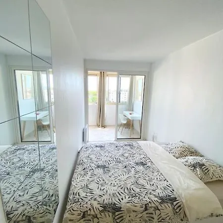 Spacieux 65m2, Avec Piscine Et Parking Appartement Fréjus