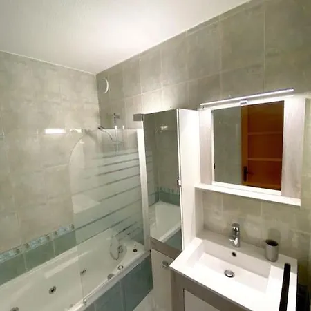 Апартаменты Spacieux 65m2, Avec Piscine Et Parking