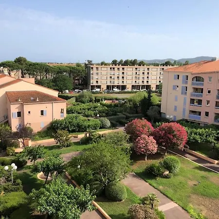 Spacieux 65m2, Avec Piscine Et Parking Фрежюс