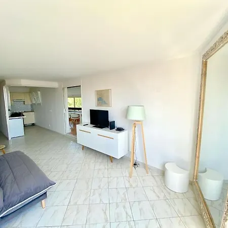 Spacieux 65m2, Avec Piscine Et Parking *