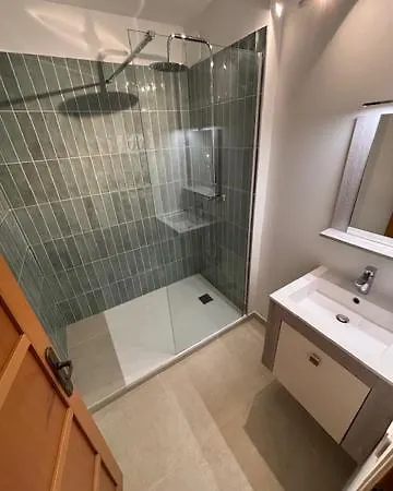 Spacieux 65m2, Avec Piscine Et Parking